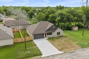 106 N Lackey St, Tom Bean, TX 75489 - Photo 27