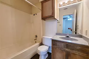 929 W Hickory St, Denton, TX 76201 - Photo 13