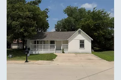 605 N Pine Street, Roanoke, TX 76262 - Photo 1