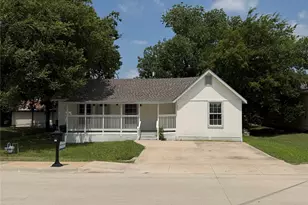 605 N Pine St, Roanoke, TX 76262 - Photo 1