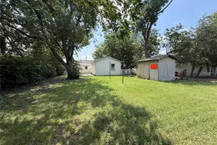 605 N Pine St, Roanoke, TX 76262 - Photo 17