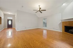 520 Chateau Ct, Denton, TX 76209 - Photo 5