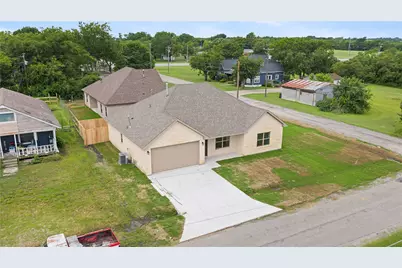 209 W Bonham Street, Tom Bean, TX 75489 - Photo 27