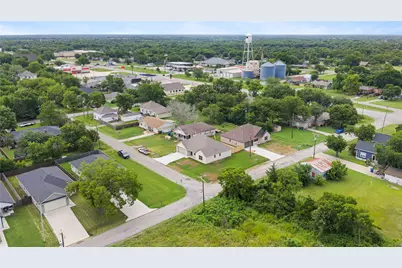 209 W Bonham Street, Tom Bean, TX 75489 - Photo 31