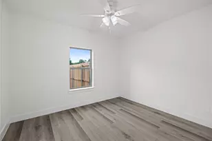209 W Bonham St, Tom Bean, TX 75489 - Photo 17