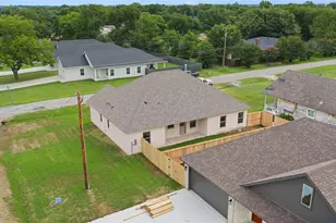 209 W Bonham St, Tom Bean, TX 75489 - Photo 29