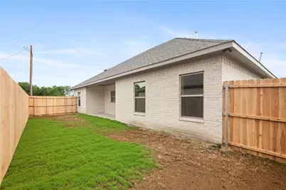 209 W Bonham Street, Tom Bean, TX 75489 - Photo 25
