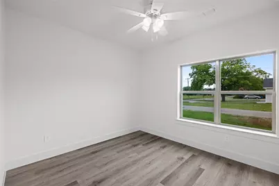 209 W Bonham Street, Tom Bean, TX 75489 - Photo 19