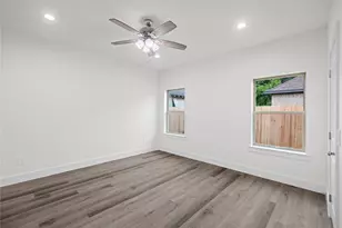209 W Bonham St, Tom Bean, TX 75489 - Photo 13