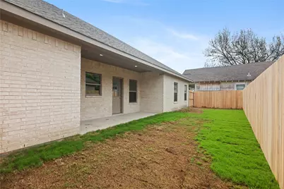 209 W Bonham Street, Tom Bean, TX 75489 - Photo 25