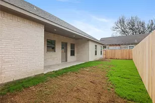 209 W Bonham St, Tom Bean, TX 75489 - Photo 25