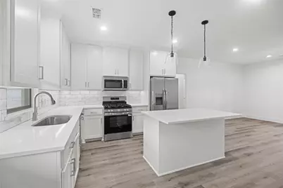 209 W Bonham Street, Tom Bean, TX 75489 - Photo 9