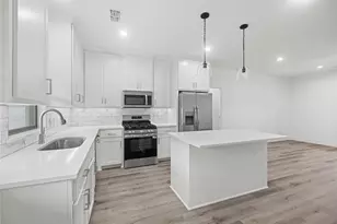 209 W Bonham St, Tom Bean, TX 75489 - Photo 9