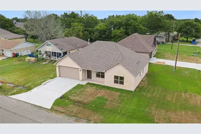 209 W Bonham Street, Tom Bean, TX 75489 - Photo 27
