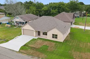 209 W Bonham St, Tom Bean, TX 75489 - Photo 27