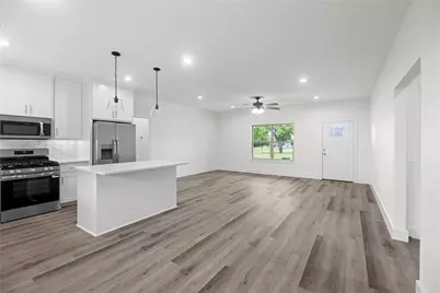 209 W Bonham Street, Tom Bean, TX 75489 - Photo 9