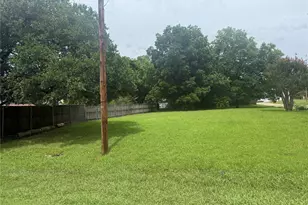 000 Manson St, Wolfe City, TX 75496 - Photo 1