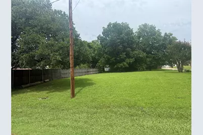 000 Manson Street, Wolfe City, TX 75496 - Photo 3