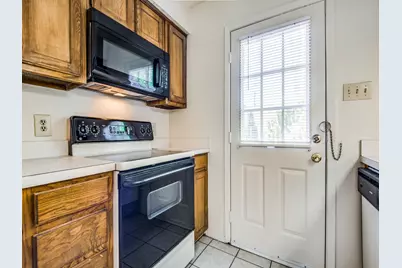 929 W Hickory Street #A10, Denton, TX 76201 - Photo 7