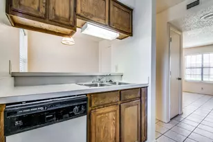 929 W Hickory St, Denton, TX 76201 - Photo 7