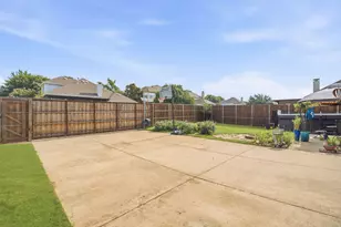 7670 Greenvalley Ln, Frisco, TX 75033 - Photo 5