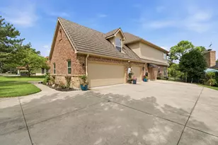 325 Driftwood Ct, Azle, TX 76020 - Photo 5