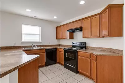 929 Glenndon Drive, Fort Worth, TX 76120 - Photo 5