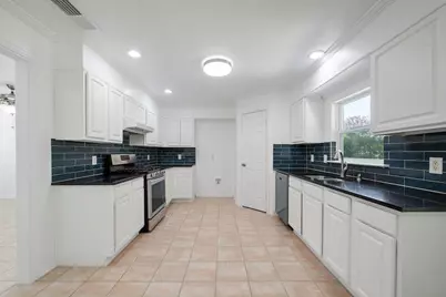 204 Edmundson Court, Arlington, TX 76002 - Photo 3