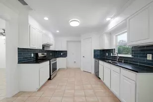 204 Edmundson Ct, Arlington, TX 76002 - Photo 3