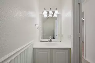 204 Edmundson Ct, Arlington, TX 76002 - Photo 13