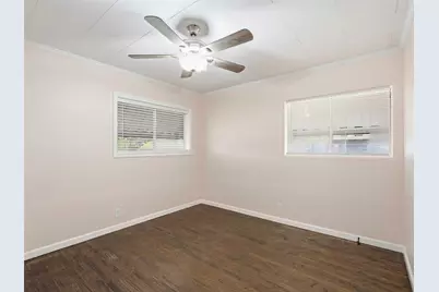 207 Hartsdale Drive, Dallas, TX 75211 - Photo 13