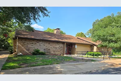 5809 Chimney Wood Circle, Fort Worth, TX 76112 - Photo 7