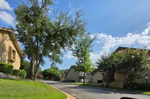5809 Chimney Wood Cir, Fort Worth, TX 76112 - Photo 5