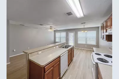 2325 Kingsway Drive, Arlington, TX 76012 - Photo 5