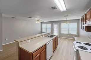 2325 Kingsway Dr, Arlington, TX 76012 - Photo 5