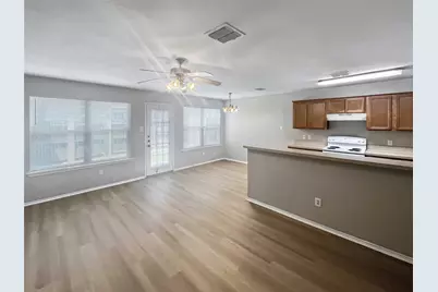 2325 Kingsway Drive, Arlington, TX 76012 - Photo 3