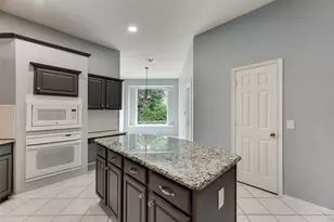828 Abbots Ln, Denton, TX 76205 - Photo 5