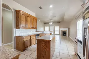 8244 Edgepoint Tr, Fort Worth, TX 76053 - Photo 11