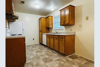 1602 Moss Street, Gainesville, TX 76240 - Photo 3