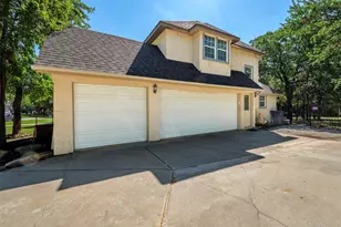100 Manders Ct, Runaway Bay, TX 76426 - Photo 3