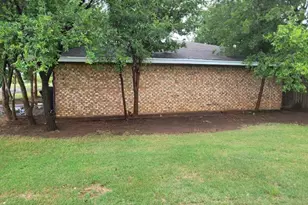 115 S Crescent Dr, Electra, TX 76360 - Photo 3
