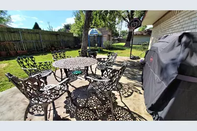 502 Forest Circle, Irving, TX 75062 - Photo 23