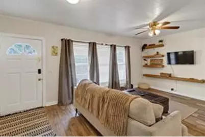 201 S Jones Street, Granbury, TX 76048 - Photo 23