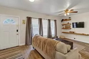 201 S Jones St, Granbury, TX 76048 - Photo 23