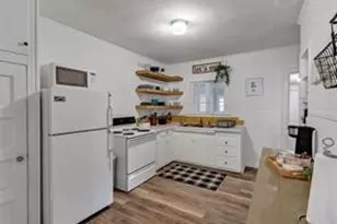 201 S Jones St, Granbury, TX 76048 - Photo 31