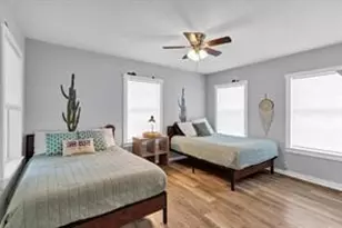 201 S Jones St, Granbury, TX 76048 - Photo 15