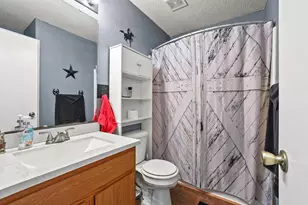 304 Lee St, Wolfe City, TX 75496 - Photo 15