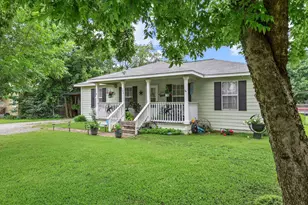 304 Lee St, Wolfe City, TX 75496 - Photo 1