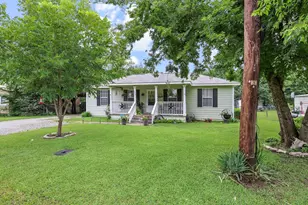 304 Lee St, Wolfe City, TX 75496 - Photo 21
