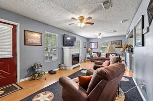 304 Lee St, Wolfe City, TX 75496 - Photo 7